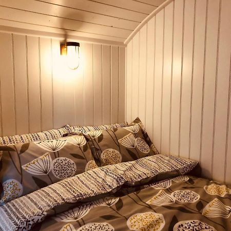 Somerleyton Meadows - The Hideaway Hut & Hot Tub Herringfleet Exterior photo
