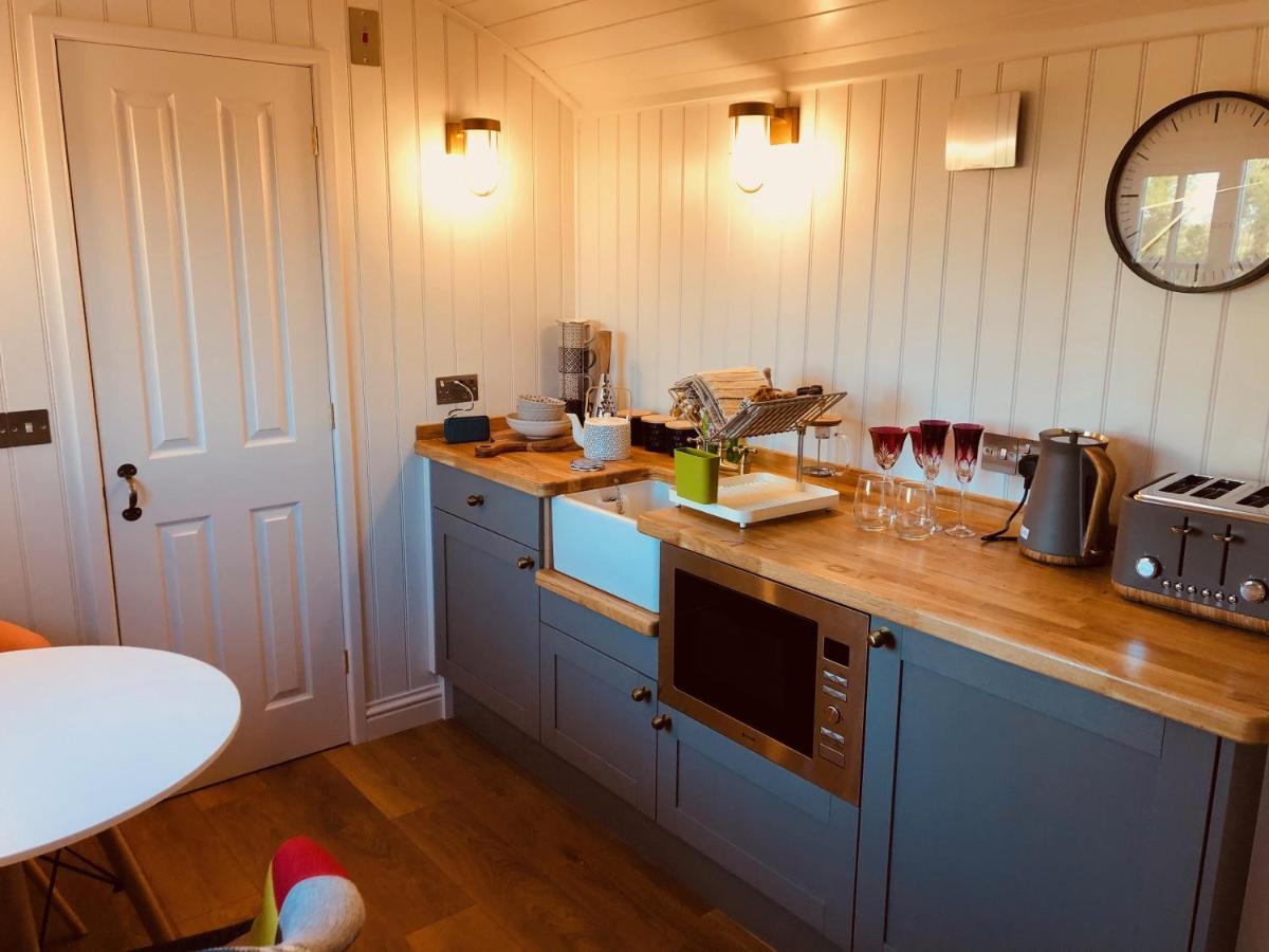 Somerleyton Meadows - The Hideaway Hut & Hot Tub Herringfleet Exterior photo