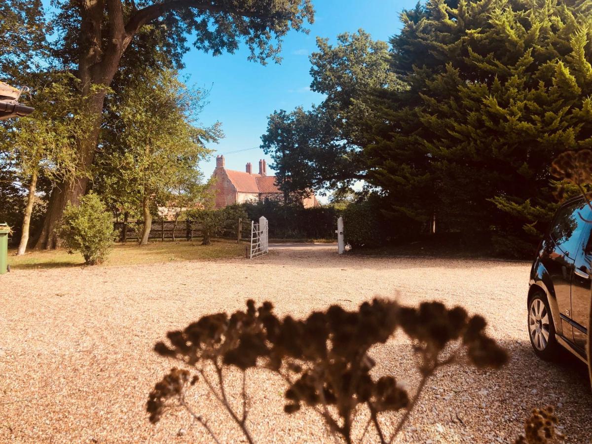 Somerleyton Meadows - The Hideaway Hut & Hot Tub Herringfleet Exterior photo