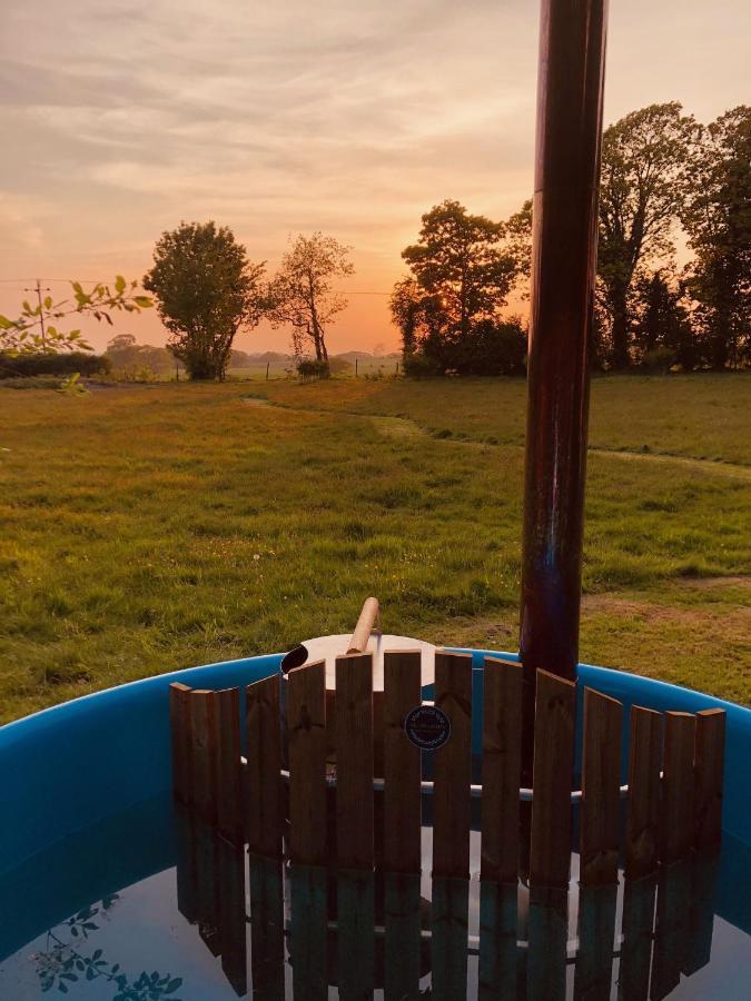 Somerleyton Meadows - The Hideaway Hut & Hot Tub Herringfleet Exterior photo