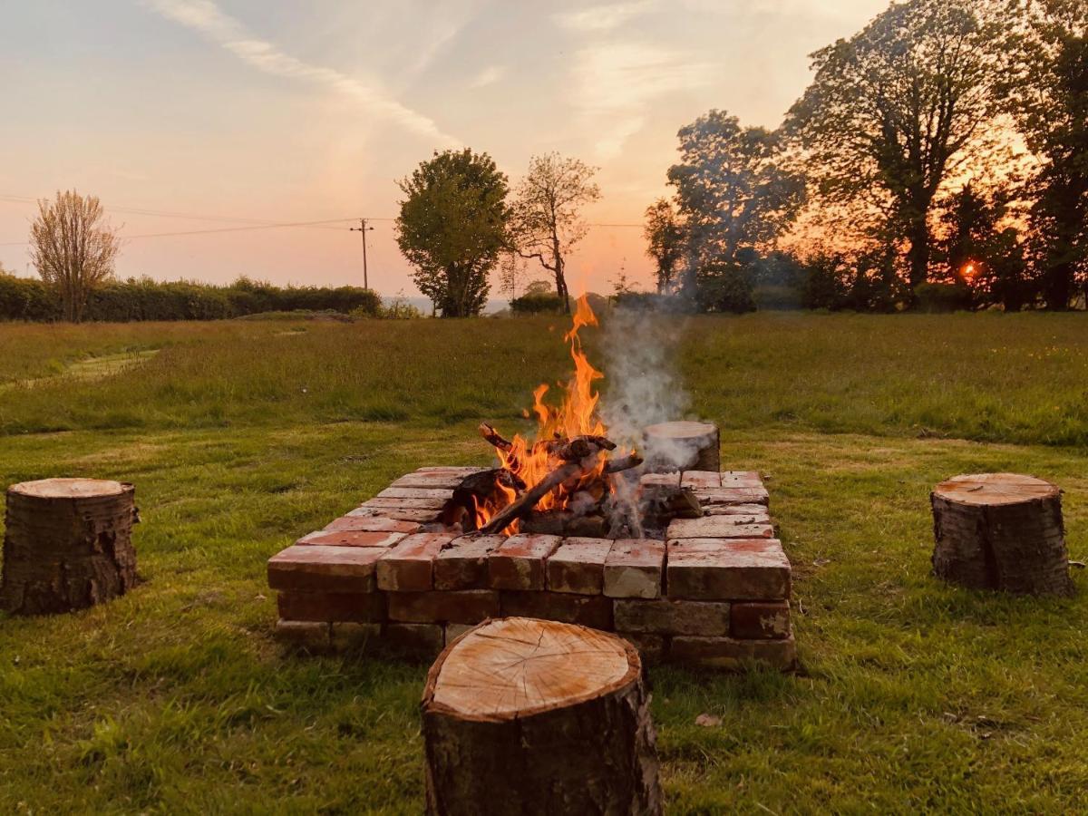 Somerleyton Meadows - The Hideaway Hut & Hot Tub Herringfleet Exterior photo
