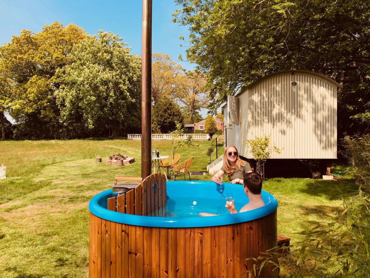 Somerleyton Meadows - The Hideaway Hut & Hot Tub Herringfleet Exterior photo
